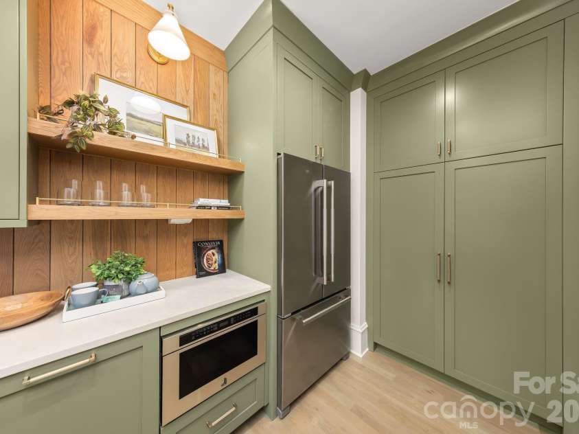 5555 Lansing Drive, Charlotte, NC 28270.  MLS# CAR4395267, YatesRealty ID 38234. 