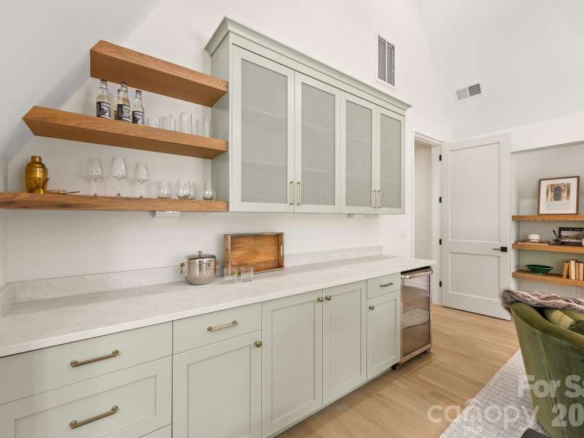 5555 Lansing Drive, Charlotte, NC 28270.  MLS# CAR4395267, YatesRealty ID 38234. 