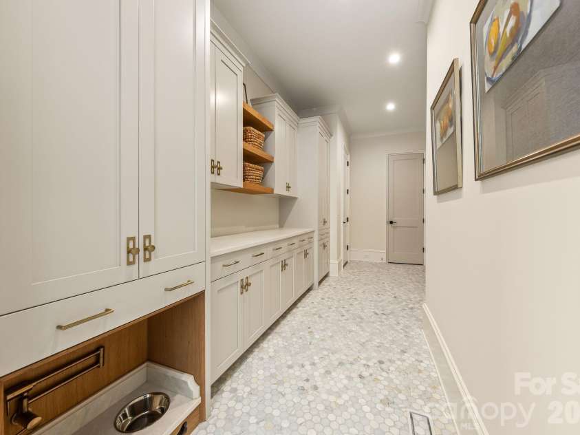 5555 Lansing Drive, Charlotte, NC 28270.  MLS# CAR4395267, YatesRealty ID 38234. 