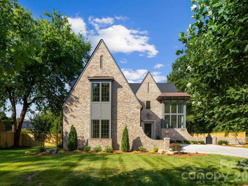 5555 Lansing Drive, Charlotte, NC 28270.  MLS# CAR4395267, YatesRealty ID 38234. 