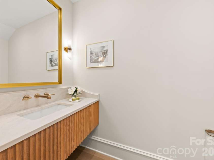 5555 Lansing Drive, Charlotte, NC 28270.  MLS# CAR4395267, YatesRealty ID 38234. Half bath upper level
