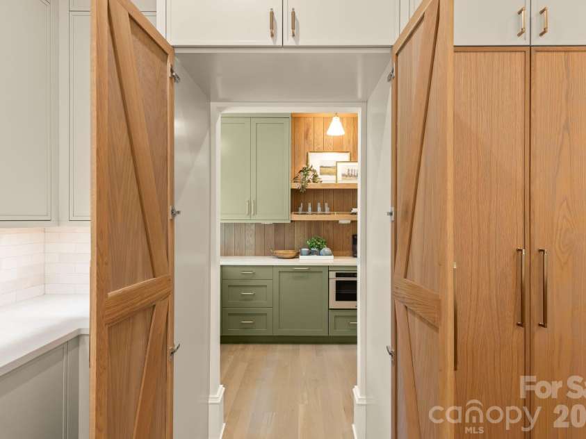 5555 Lansing Drive, Charlotte, NC 28270.  MLS# CAR4395267, YatesRealty ID 38234. Hidden scullery