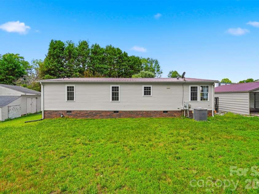 3627 Beachtree Drive, Hudson, NC 28638.  MLS# CAR4403922, YatesRealty ID 38235. 