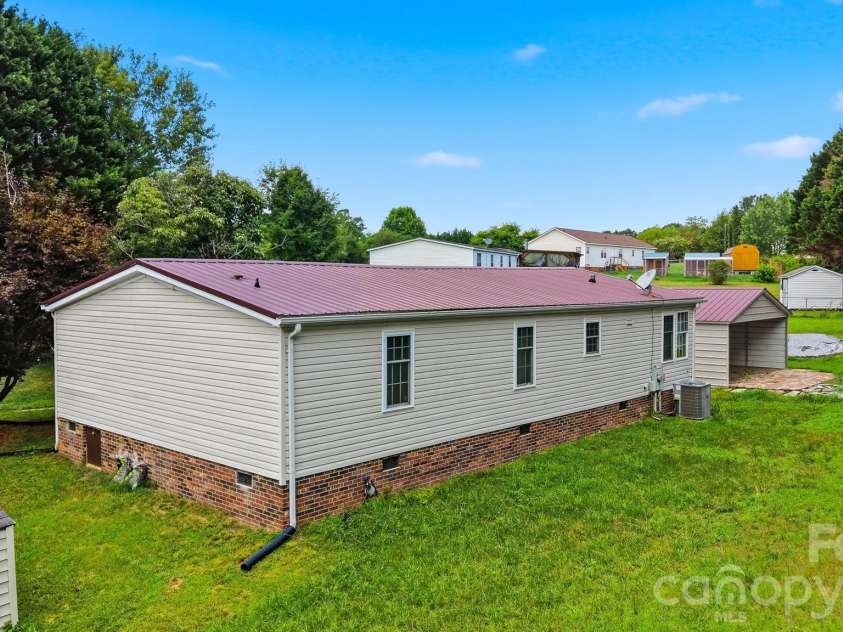 3627 Beachtree Drive, Hudson, NC 28638.  MLS# CAR4403922, YatesRealty ID 38235. 