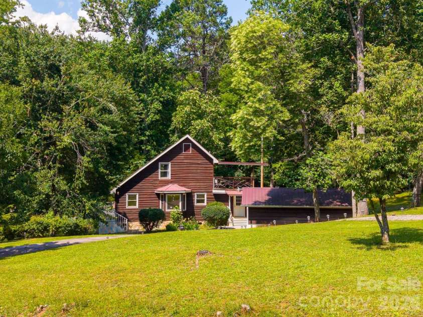 26 Cowee Woods Court, Franklin, NC 28734.  MLS# CAR4402886, YatesRealty ID 38236. 