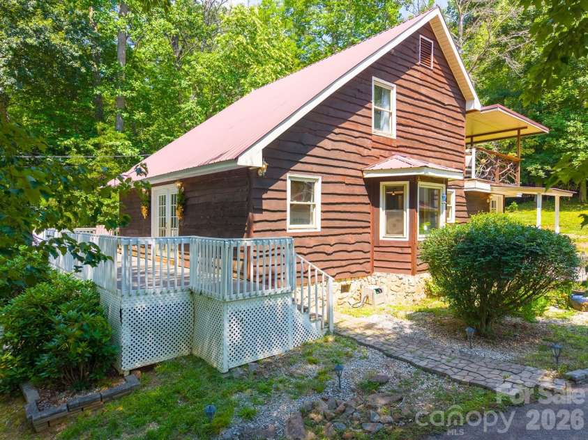 26 Cowee Woods Court, Franklin, NC 28734.  MLS# CAR4402886, YatesRealty ID 38236. 
