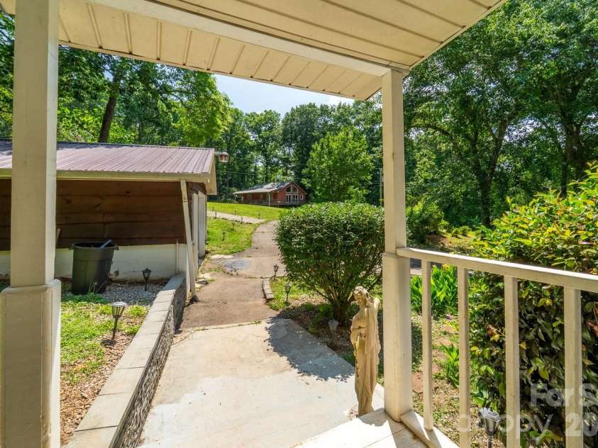 26 Cowee Woods Court, Franklin, NC 28734.  MLS# CAR4402886, YatesRealty ID 38236. 