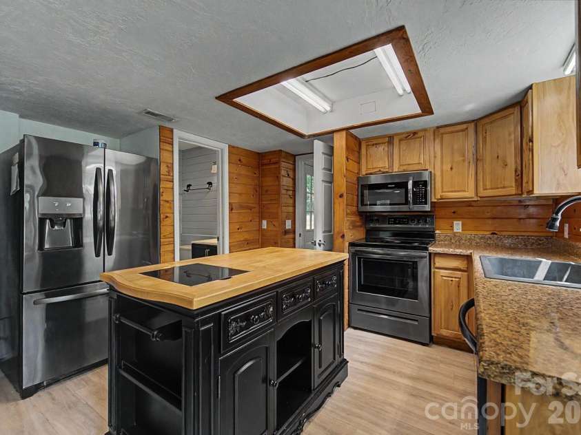 26 Cowee Woods Court, Franklin, NC 28734.  MLS# CAR4402886, YatesRealty ID 38236. 