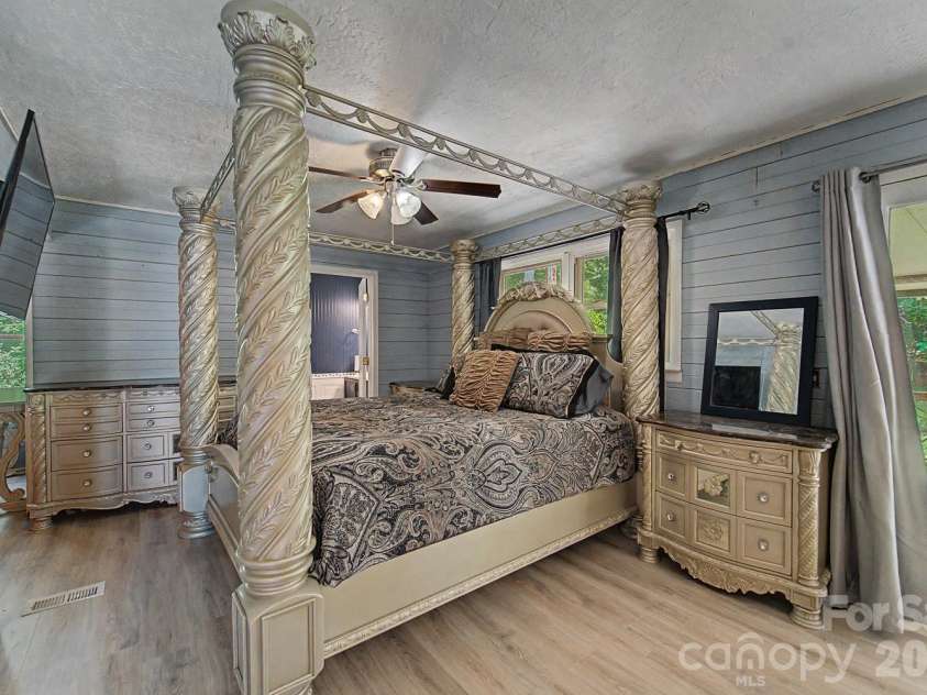 26 Cowee Woods Court, Franklin, NC 28734.  MLS# CAR4402886, YatesRealty ID 38236. 