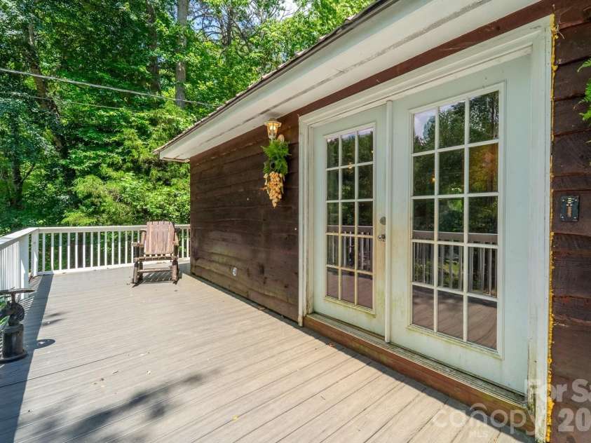 26 Cowee Woods Court, Franklin, NC 28734.  MLS# CAR4402886, YatesRealty ID 38236. 