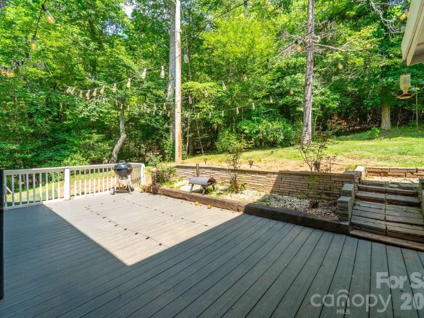 26 Cowee Woods Court, Franklin, NC 28734.  MLS# CAR4402886, YatesRealty ID 38236. 