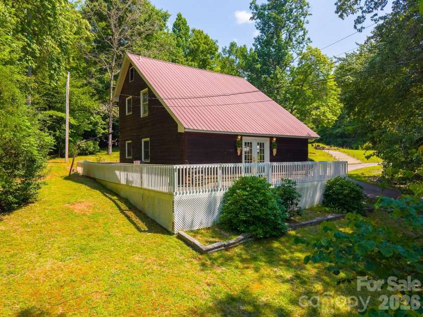 26 Cowee Woods Court, Franklin, NC 28734.  MLS# CAR4402886, YatesRealty ID 38236. 