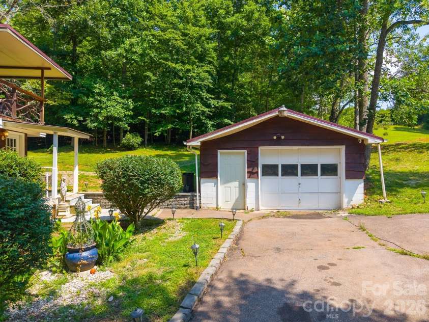 26 Cowee Woods Court, Franklin, NC 28734.  MLS# CAR4402886, YatesRealty ID 38236. 