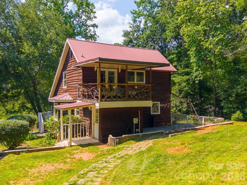 26 Cowee Woods Court, Franklin, NC 28734.  MLS# CAR4402886, YatesRealty ID 38236. 