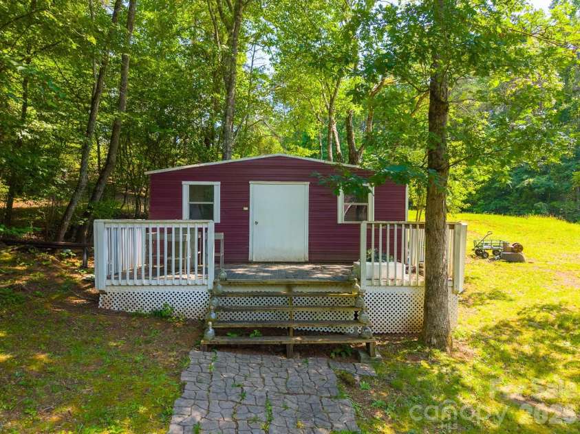 26 Cowee Woods Court, Franklin, NC 28734.  MLS# CAR4402886, YatesRealty ID 38236. 