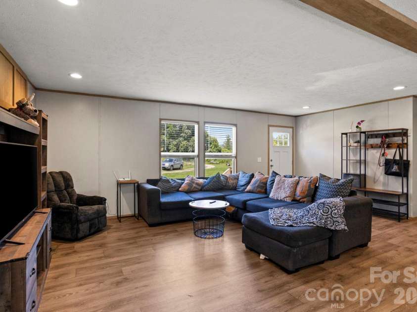 18 Moss Lane, Hendersonville, NC 28792.  MLS# CAR4405486, YatesRealty ID 38239. 