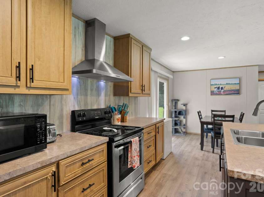 18 Moss Lane, Hendersonville, NC 28792.  MLS# CAR4405486, YatesRealty ID 38239. 