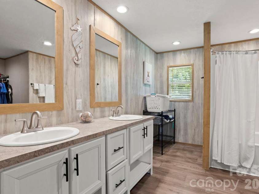 18 Moss Lane, Hendersonville, NC 28792.  MLS# CAR4405486, YatesRealty ID 38239. 