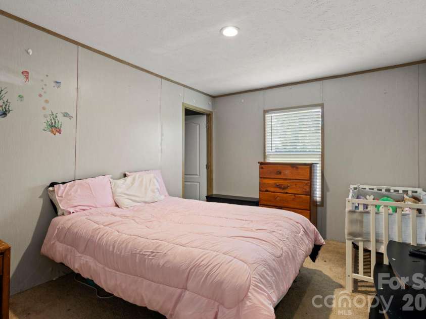 18 Moss Lane, Hendersonville, NC 28792.  MLS# CAR4405486, YatesRealty ID 38239. 