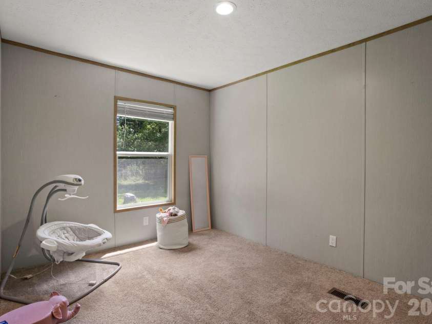 18 Moss Lane, Hendersonville, NC 28792.  MLS# CAR4405486, YatesRealty ID 38239. 