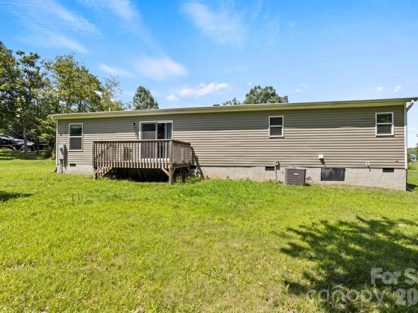 18 Moss Lane, Hendersonville, NC 28792.  MLS# CAR4405486, YatesRealty ID 38239. 