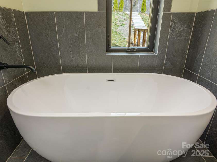 147 Abundance Run, Asheville, NC 28805.  MLS# CAR4240890, YatesRealty ID 3824. Master ensuite soaker tub