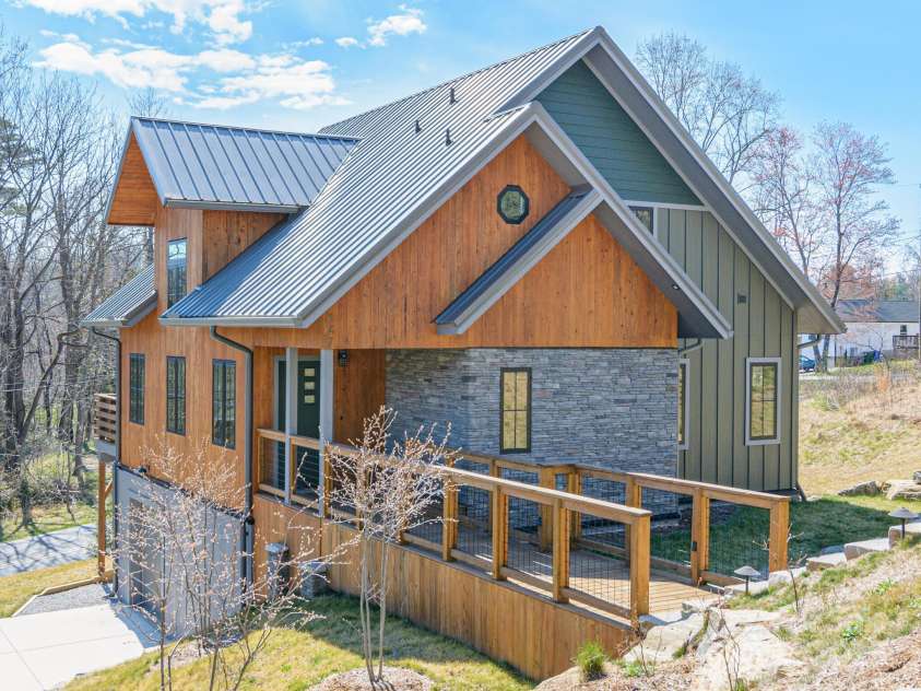 147 Abundance Run, Asheville, NC 28805.  MLS# CAR4240890, YatesRealty ID 3824. Stone steps leading to a walkway into home from Abundance Run.