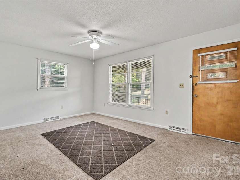 777 Springdale Lane, Gastonia, NC 28052.  MLS# CAR4405447, YatesRealty ID 38240. 