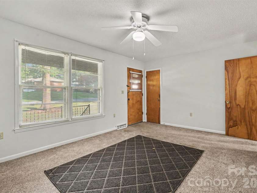 777 Springdale Lane, Gastonia, NC 28052.  MLS# CAR4405447, YatesRealty ID 38240. 
