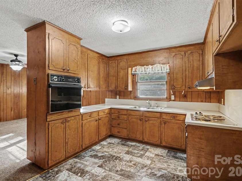 777 Springdale Lane, Gastonia, NC 28052.  MLS# CAR4405447, YatesRealty ID 38240. 