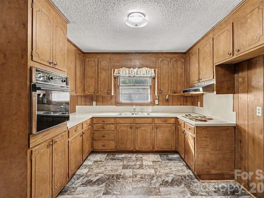 777 Springdale Lane, Gastonia, NC 28052.  MLS# CAR4405447, YatesRealty ID 38240. 