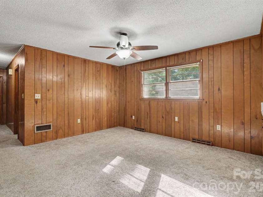 777 Springdale Lane, Gastonia, NC 28052.  MLS# CAR4405447, YatesRealty ID 38240. 