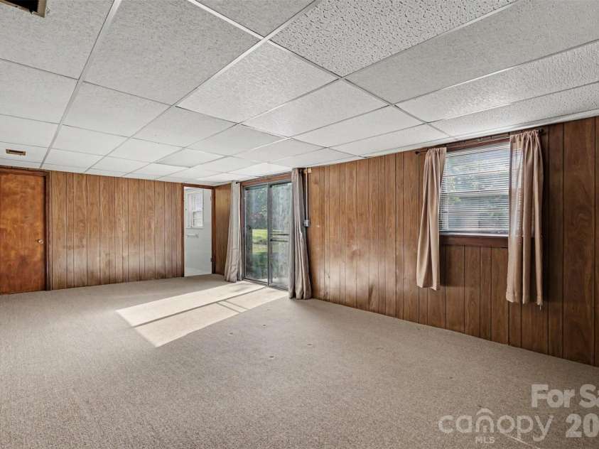 777 Springdale Lane, Gastonia, NC 28052.  MLS# CAR4405447, YatesRealty ID 38240. 
