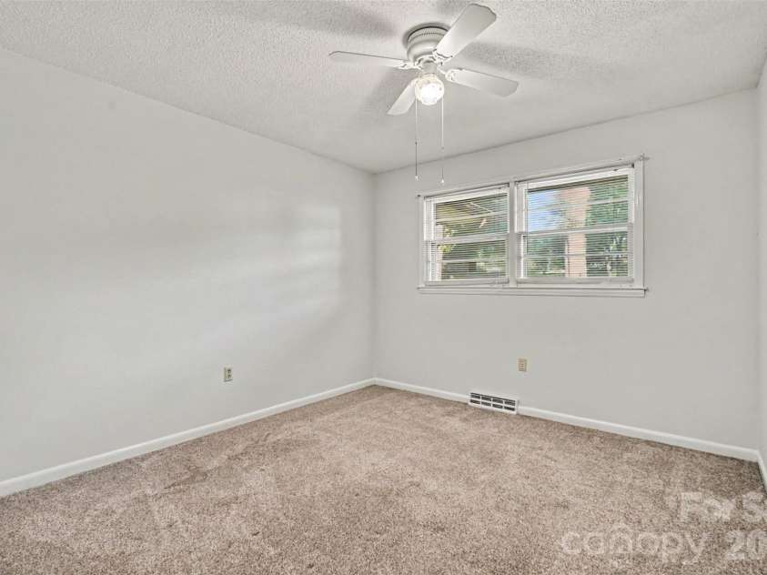 777 Springdale Lane, Gastonia, NC 28052.  MLS# CAR4405447, YatesRealty ID 38240. 