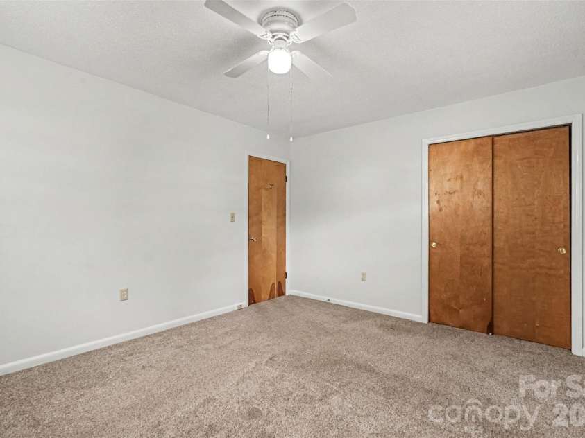 777 Springdale Lane, Gastonia, NC 28052.  MLS# CAR4405447, YatesRealty ID 38240. 