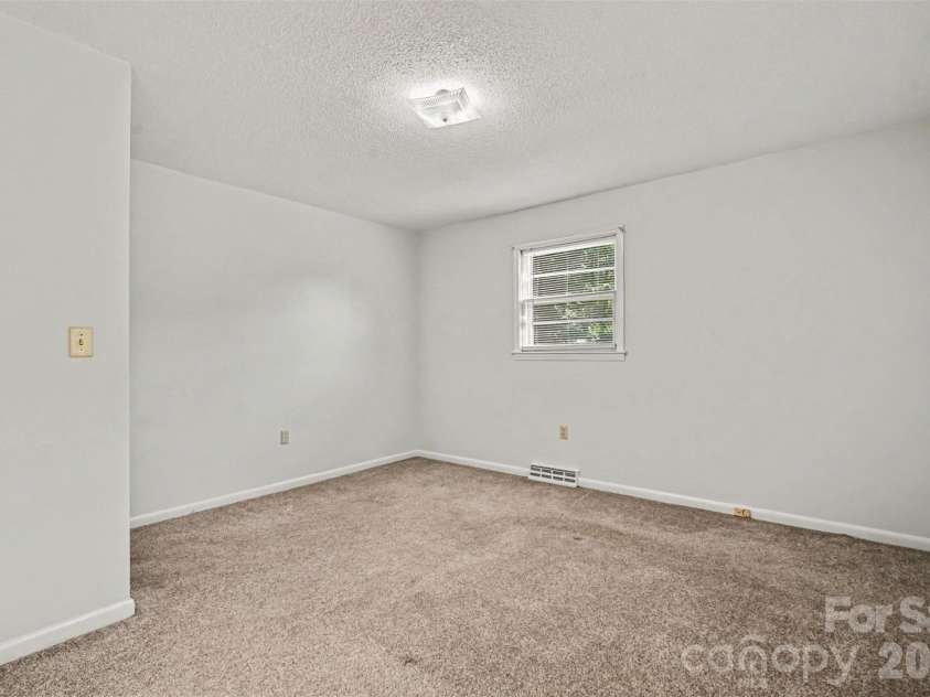 777 Springdale Lane, Gastonia, NC 28052.  MLS# CAR4405447, YatesRealty ID 38240. 