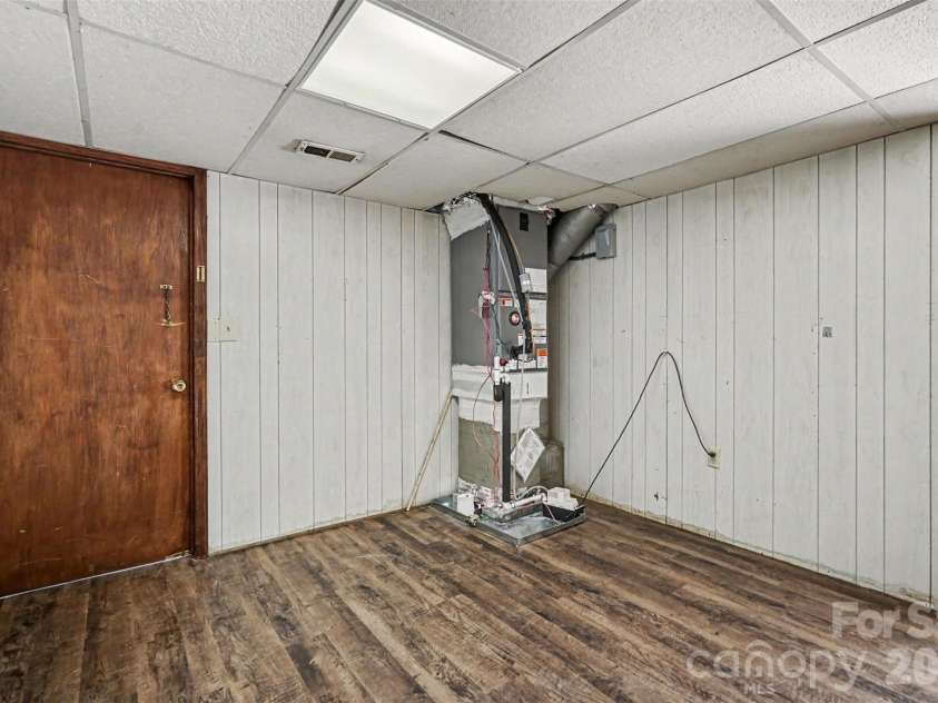 777 Springdale Lane, Gastonia, NC 28052.  MLS# CAR4405447, YatesRealty ID 38240. 