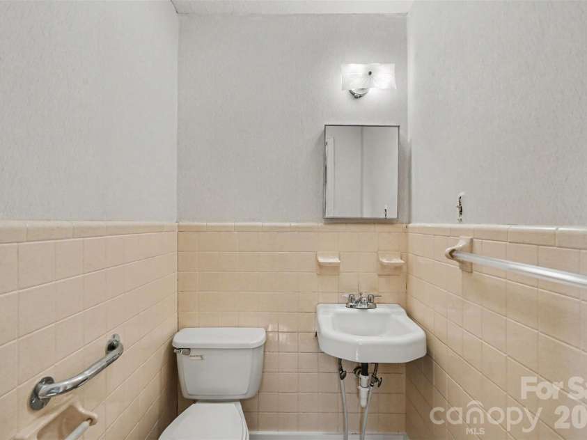 777 Springdale Lane, Gastonia, NC 28052.  MLS# CAR4405447, YatesRealty ID 38240. 