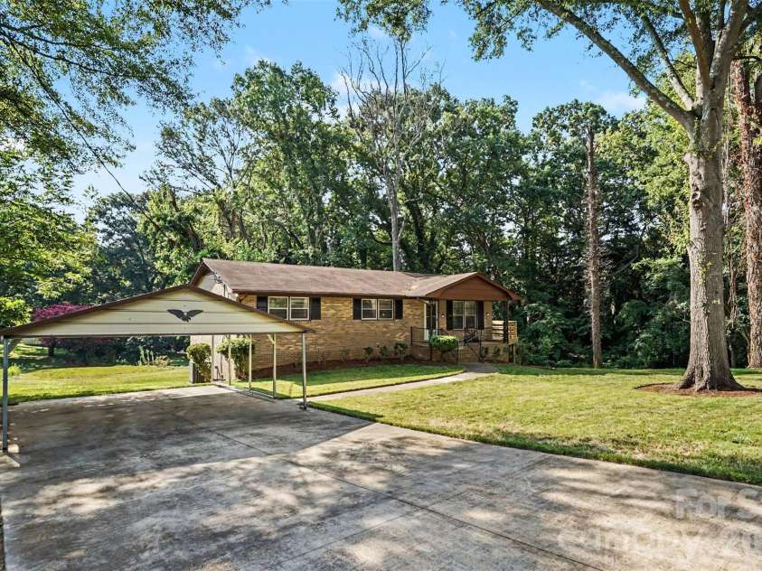 777 Springdale Lane, Gastonia, NC 28052.  MLS# CAR4405447, YatesRealty ID 38240. 
