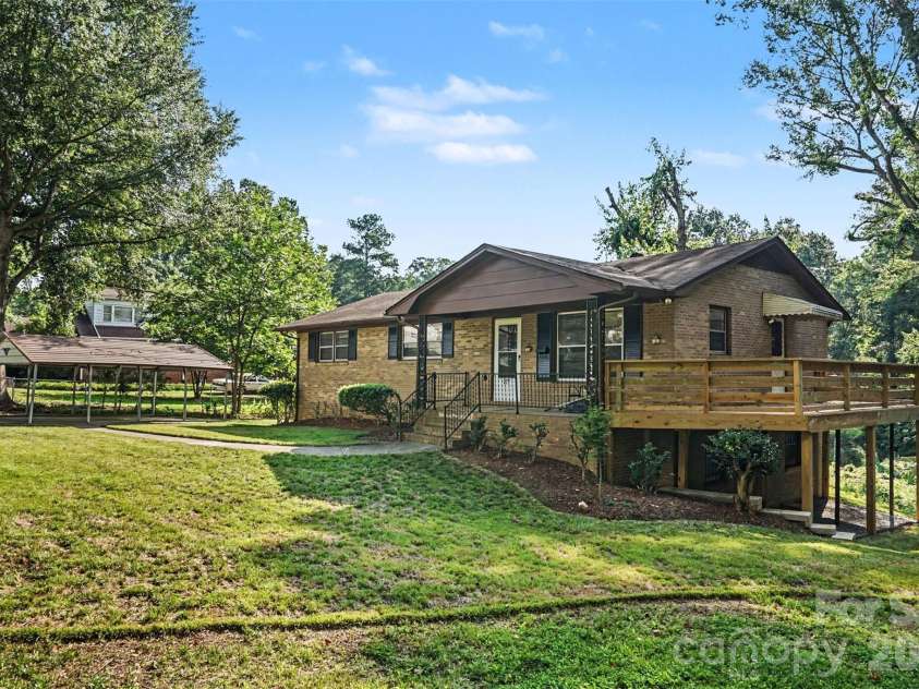 777 Springdale Lane, Gastonia, NC 28052.  MLS# CAR4405447, YatesRealty ID 38240. 