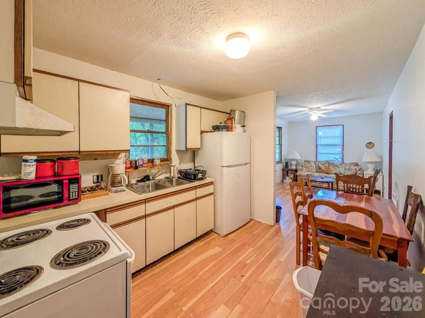172 Lower Browns Creek Road, Burnsville, NC 28714.  MLS# CAR4404478, YatesRealty ID 38242. Kitchen