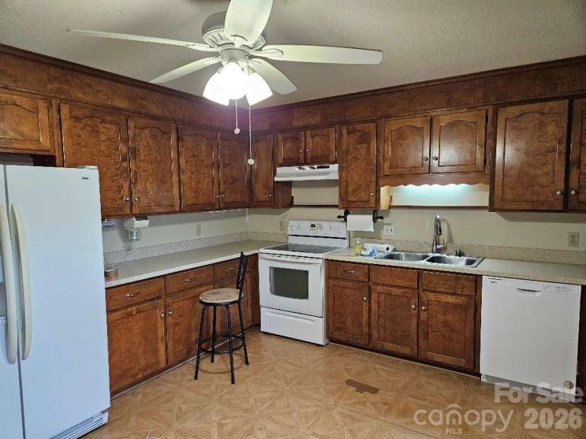 221 Pointe Circle, Rock Hill, SC 29732.  MLS# CAR4405046, YatesRealty ID 38243. 