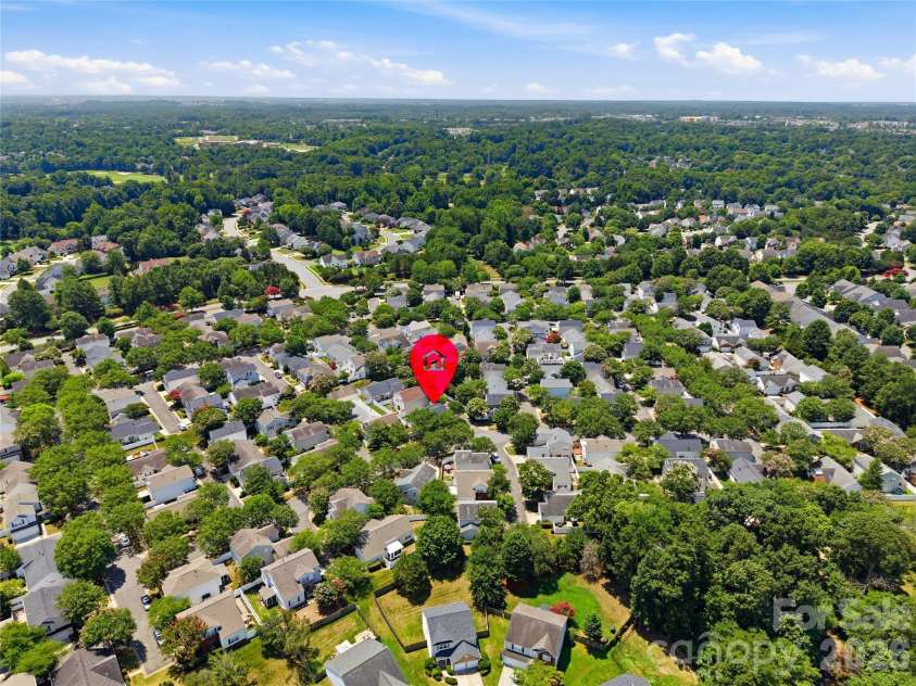 9035 Meadowmont View Drive, Charlotte, NC 28269.  MLS# CAR4402729, YatesRealty ID 38244. 
