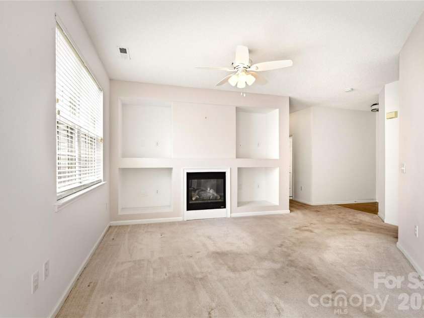 9035 Meadowmont View Drive, Charlotte, NC 28269.  MLS# CAR4402729, YatesRealty ID 38244. 