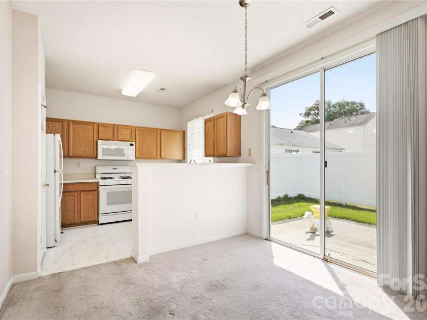 9035 Meadowmont View Drive, Charlotte, NC 28269.  MLS# CAR4402729, YatesRealty ID 38244. 