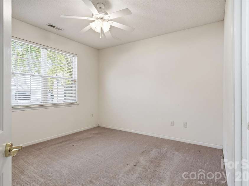9035 Meadowmont View Drive, Charlotte, NC 28269.  MLS# CAR4402729, YatesRealty ID 38244. 