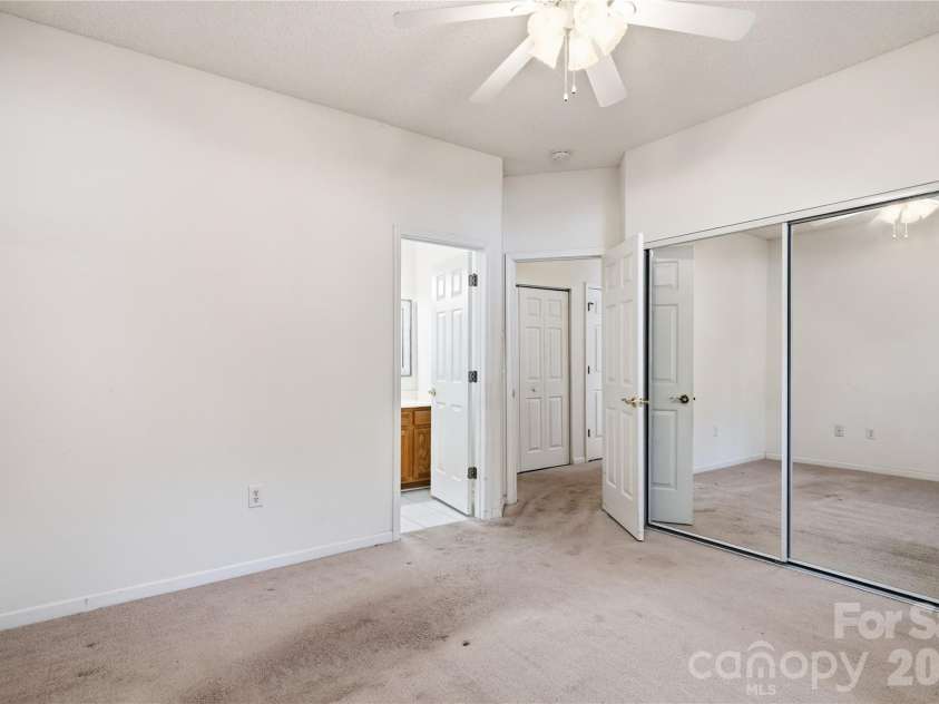 9035 Meadowmont View Drive, Charlotte, NC 28269.  MLS# CAR4402729, YatesRealty ID 38244. 