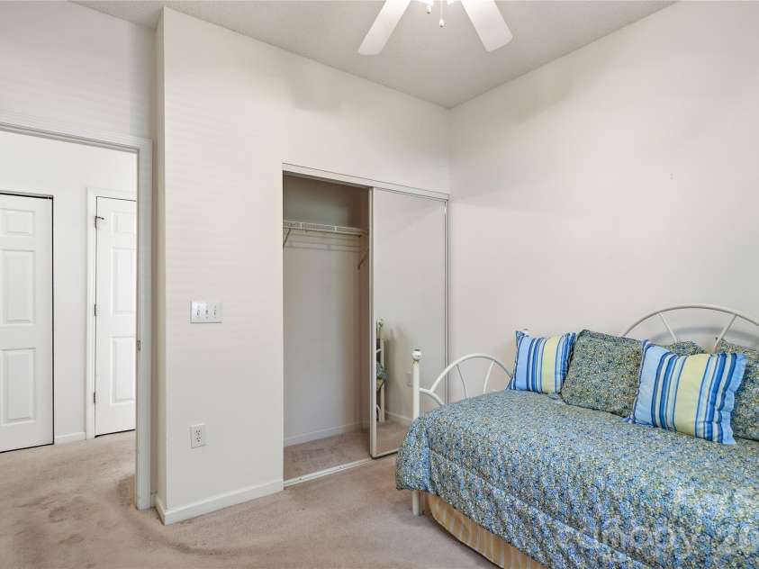 9035 Meadowmont View Drive, Charlotte, NC 28269.  MLS# CAR4402729, YatesRealty ID 38244. 