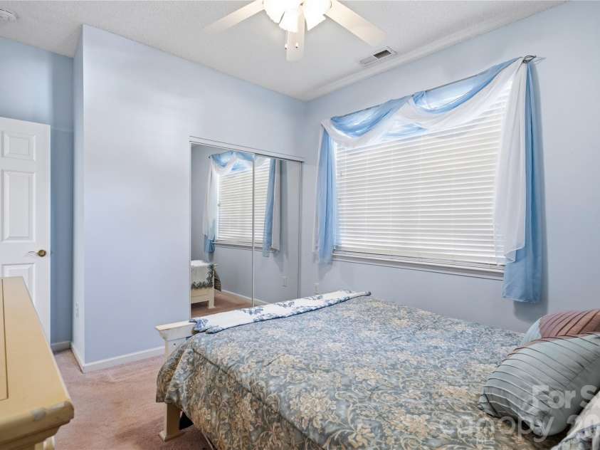 9035 Meadowmont View Drive, Charlotte, NC 28269.  MLS# CAR4402729, YatesRealty ID 38244. 