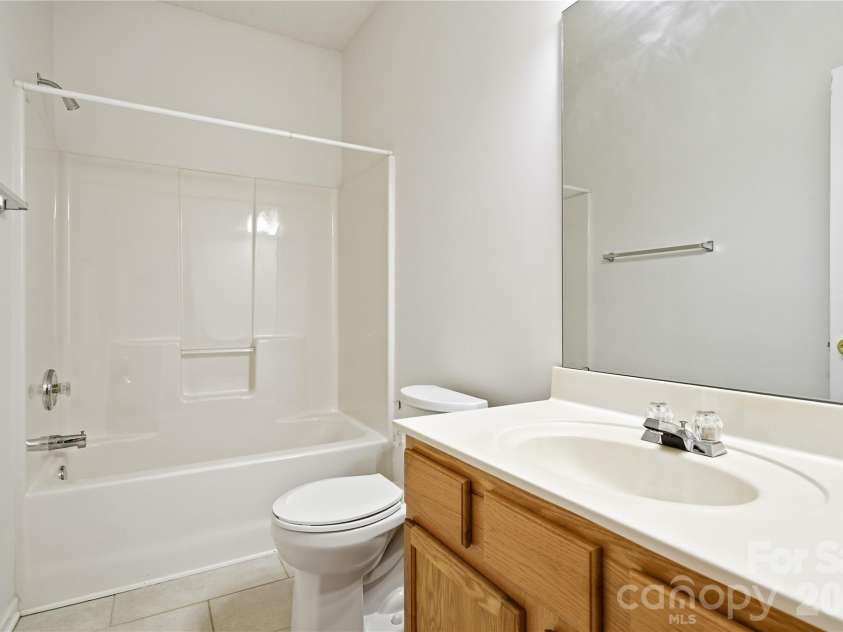 9035 Meadowmont View Drive, Charlotte, NC 28269.  MLS# CAR4402729, YatesRealty ID 38244. 